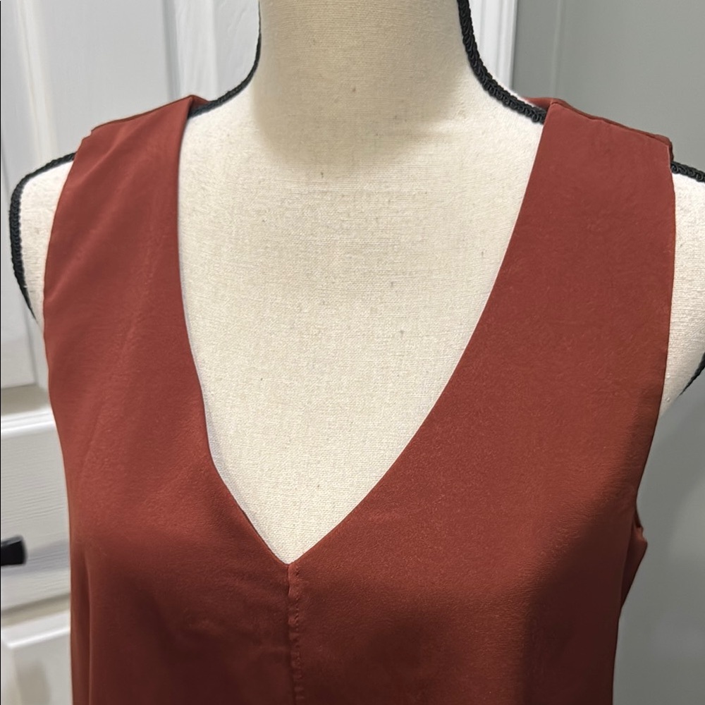 Gilli Rust V-Neck Tank Top - Picture 3 of 6